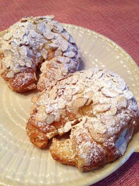 Make Croissants, Making Croissants, Almond Paste Recipes, Almond Croissants, Almond Pastry, Croissant Recipe, Almond Croissant, French Patisserie, Twice Baked