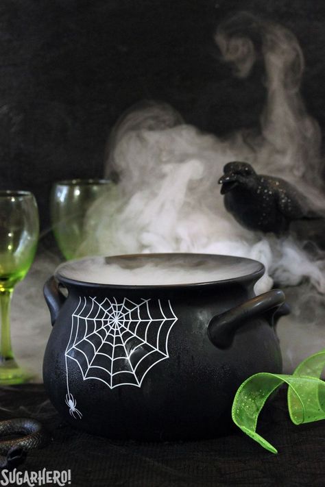 Witch's Brew Halloween Punch | From SugarHero.com Witchs Brew, Diy Haunted House Props, Halloween Party Table, Halloween Punch, Lime Punch, Diy Halloween Games, Witch Party, Fun Halloween Food, Games Diy