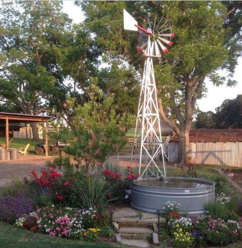 Outdoor Windmill Decor Garden Art, Rustic Farm Landscaping Ideas, Windmill Garden Decor, Western Yard Landscaping, Windmill Yard Decor Outdoor, Farm Yard Decor, Repurposed Garden Ideas, Western Landscaping Ideas, Yard Windmill