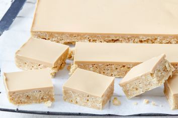 Jersey Caramel slice recipe Rice Bubble Slice, Cob Dip, Tuna Mornay, Shortbread Tart, Marshmallow Caramel, Peppermint Slice, Pockets Recipe, Salted Caramel Tart, No Bake Slices