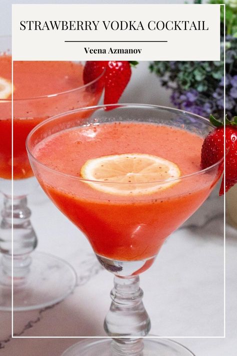 Strawberry Fizz Cocktail, Strawberry Frozen Drinks, Strawberry Vodka Drinks, Frozen Alcoholic Drinks Recipes, Strawberry Punch Recipes, Strawberry Cocktail Recipe, Vodka Recipes Drinks, Strawberry Fizz, Strawberry Liqueur