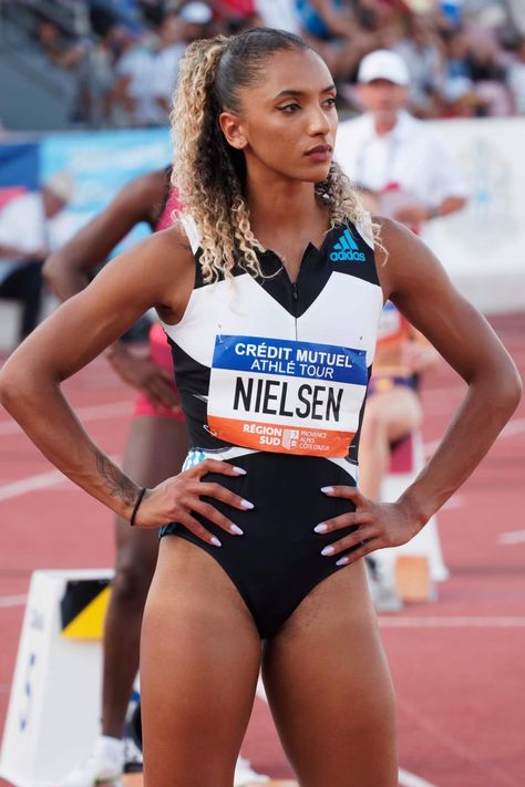 Laviai Nielsen (GBR) • 2022 Marseille Meeting International ⭐ 400 Metres, Female Athletes Laviai Nielsen, Female Athlete, Team Gb Olympics, Athletic Girls, Artistic Gymnastics, Female Gymnast, Different Sports, Strong Female, Basketball Girls