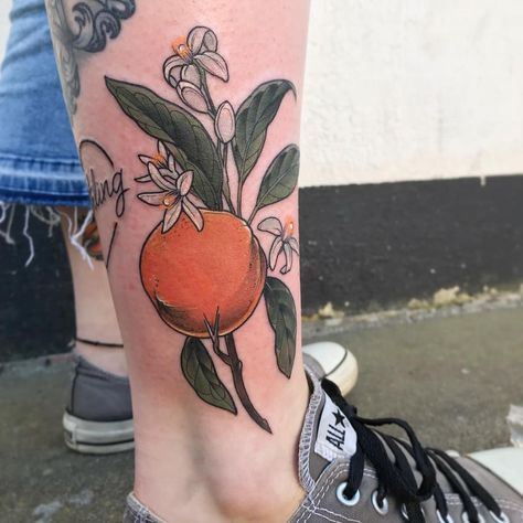 Neroli branch tattoo - orange tattoo - citrus fruit tattoo Peach Tattoo, Fruit Tattoo, Watercolor Tattoo Flower, Knee Tattoo, Tattoo Parlors, Tattoo Pattern, Piercing Tattoo, Pretty Tattoos, Beautiful Tattoos