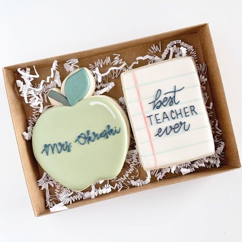 Apple Cookie, Thank You Cookies, Flooding Cookies, Apple Cookies, Sugar Cookie Designs, Creative Cookies, Mini Apple, Mini Cookies, Cookie Inspiration