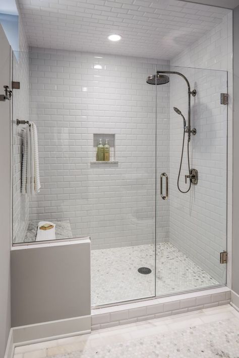 simple white tile shower Makeover Kamar Mandi, Beveled Subway Tile, Bilik Air, Bathroom Shower Design, Bathroom Shower Tile, Bathroom Remodel Shower, Trendy Bathroom, Bad Design, Shower Remodel