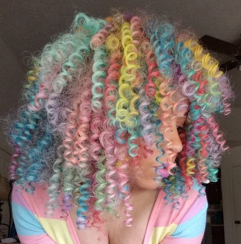 Crown Paint Colors Rainbow Curly Hair Black Women, Split Dyed Hairstyles, Dye Hair Curly, Dye On Curly Hair, Curly Split Dyed Hair, Split Dyed Curly Hair, Under Hair Dye Ideas, Rainbow Curly Hair, Curly Rainbow Hair