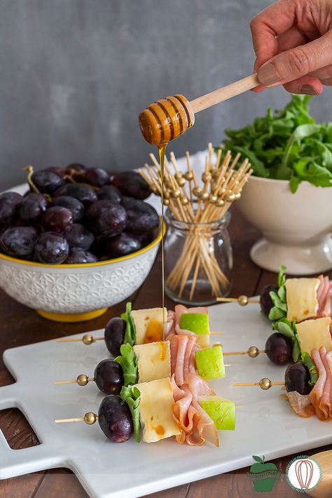 Brie, Ham & Apple Skewers - The Foodies' Kitchen Brie Skewers, Apple Skewers, Cheese Skewers, Cheese Apples, Brie Appetizer, Serrano Ham, Baby Arugula, Apples And Cheese, Brie Cheese