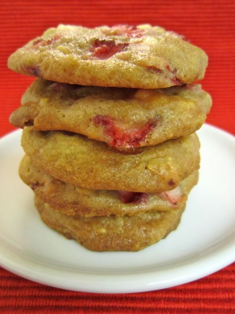 Macadamia Nut Cookies Recipe, White Chocolate Macadamia Cookies, Chocolate Macadamia Nut Cookies, Strawberry White Chocolate, Amazing Cookie Recipes, White Chocolate Macadamia Nut Cookies, White Chocolate Macadamia Nut, Macadamia Cookies, Count Calories