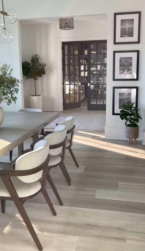 White Kitchen Dining Room Combo, Dining Room Decor Modern, Dining Room Design Modern, Cozy Living Room Ideas, Dinner Room, Dining Room Interiors, Dining Room Combo, Large Dining Room, Dining Room Inspiration