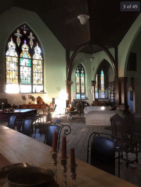 Under $100K Sunday ~ PA Converted Church For Sale By Owner $70K - Old Houses Under $50K Brutalist Bedroom, Small Church Weddings, Converted Church, Church Conversions, Church Aesthetic, Abandoned Churches, Country Churches, Old Country Churches, Church Interior