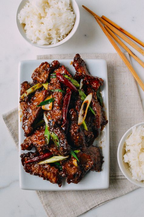 Mongolian Beef Recipe, Keto Carnivore, Wok Recipes, Mongolian Beef Recipes, Woks Of Life, The Woks Of Life, Mapo Tofu, Mongolian Beef, Munnar