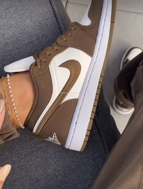 Cream And Brown Jordans, Shoe Game Women, Neutral Jordans, Fall Jordans, Nike Shoes Low Top, Tan Dunks, Air Jordan 1 Low Brown, Brown Nike Dunks, Earth Tone Shoes