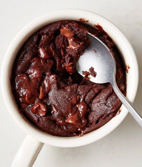 WEIGHT WATCHERS MICROWAVE MUG CAKE RECIPE - All Recipes Club Weight Watcher Mug Cake, Microwave Mug Cake, Microwave Mug, Resep Brownies, Fudgy Brownie Recipe, Mug Cake Recipe, Cake Calories, Brownie In A Mug, Mug Cake Microwave