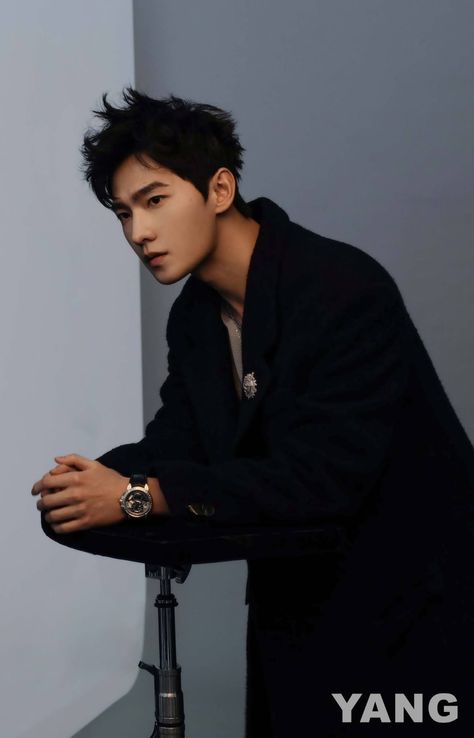 Actor Photoshoot, Yang Wang, Yang Yang Actor, King's Avatar, Zen Style, Poses For Photos, Handsome Actors, Asian Drama, Cute Actors