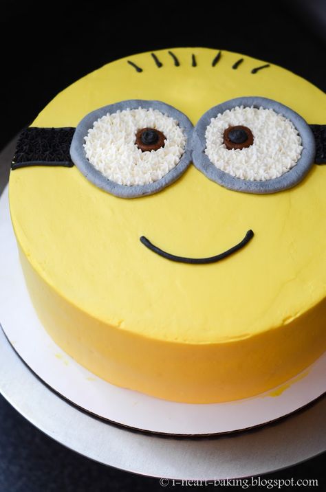 Easy Minion Cake, Birthday Minion, Minions Birthday Theme, Minions Cake, Cake Paris, Minion Birthday Cake, Minions Party, 6th Birthday Cakes, Minion Cupcakes