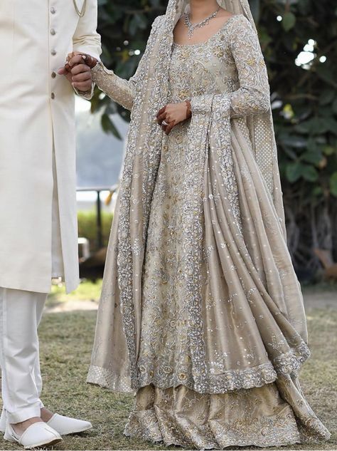 Nikkah Desi Outfit, Pakistani Baraat Dresses, Simple Pakistani Wedding Dress, Simple Nikah Dress, Pakistani Walima Dress Brides, Silver Nikkah Dress, Nikah Dress Pakistani Brides, Wedding Dresses Asian, Valima Bridal Dress Pakistan