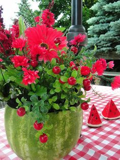 Shabe Yalda, Watermelon Party Decorations, Watermelon Centerpiece, Watermelon Ideas, Diy Crystal Crafts, Watermelon Wedding, Summer Picnic Party, Watermelon Flower, Watermelon Patch