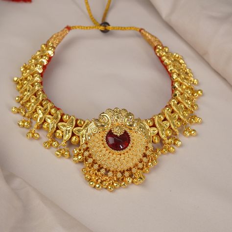 Our latest creation in traditional belpaan tik. A shimmering peacock pendant studded with red stone in the center for a perfect look! link in bio! Whatsapp - 9403830260 #thushi #kolhapurithushi #traditionalthushi #belpan Bio Whatsapp, Anklet Designs, Peacock Pendant, Red Stone, Anklets, Link In Bio, Stone, Pendant, Red