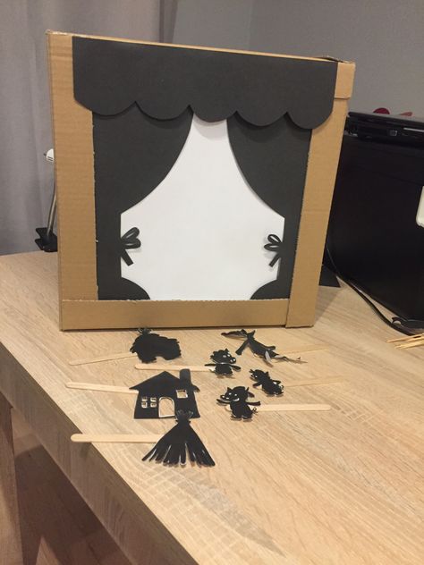 Shadow Theatre Diy, Halloween Shadow Puppets, Theatre Kindergarten, Shadow Puppets For Kids, Preschool Shadow Activities, Shadow Craft, Shadow Puppet Theatre, Kids Theatre, Theatre Crafts