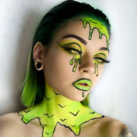 1,883 Likes, 87 Comments - 𝕵𝖆𝖉𝖊 𝕭𝖊𝖗𝖗𝖞 | 22 | 𝖀𝕶 ✨ (@jadexberry) on Instagram: “☣️ TOXIC ☣️ Something a little different for me, but I don't hate it🤷 . . #toxicmakeup…” Alien Halloween Makeup, Slime Makeup, Monster Makeup, Cute Halloween Makeup, Face Paint Makeup, Face Art Makeup, It Original, Eye Makeup Steps, Makeup Stuff