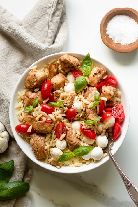 bowl of caprese chicken mixed in with the orzo Chicken Caprese Bowl, Italian Chicken Bowl, Orzo Bowls, Orzo Bowl, Yummy Bowls, Balanced Bowls, Fowl Recipes, Dinner Board, Healthy Vegan Dinner Recipes