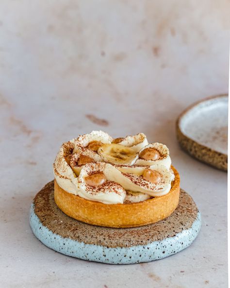 Banoffee Tart (updated) Banana Cream Tart, Banoffee Recipe, Banana Pastry, Banana Tart, Banoffee Tart, Banoffee Cake, Banoffee Pie Recipe, Whipped Ganache, Fine Dining Desserts