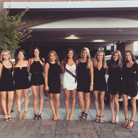 Hen Weekend Outfits, Black Bachelorette Outfit, Bachelorette Party Outfit Night, Bachelorette Party Outfits Group, Bachelorette Outfit Ideas, Lake Bachelorette Party, Cabo Bachelorette, Black Bachelorette, Black Bachelorette Party