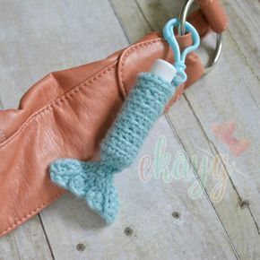 This DIY mermaid tail crochet pattern will add a little pretty to your purse, and your ChapStick! Crochet Lip Balm Holder Pattern Free, Crochet Keychain Pattern Free, Crochet Lip Balm Holder, Crochet Keychain Ideas, Crochet Cozies, Crochet Presents, Diy Mermaid Tail, Crocheted Accessories, Crochet Stuffies