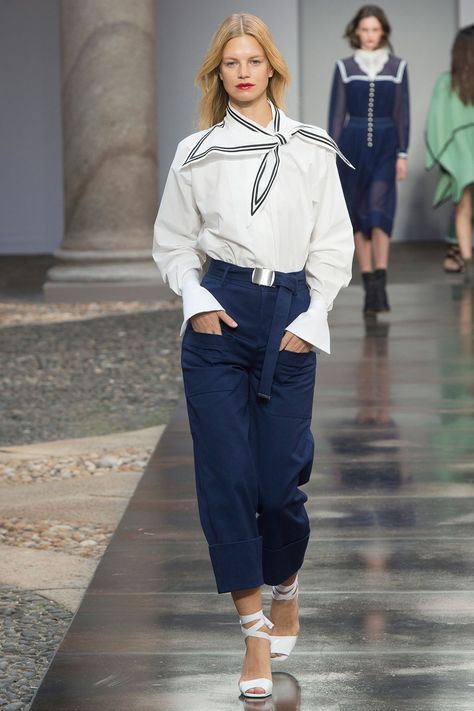 High Fashion Aesthetic, Women White Blouse, Pants Outfit Casual, Sailor Fashion, Lorenzo Serafini, Fashionista Clothes, Milan Fashion Weeks, Vogue Russia, Funky Fashion