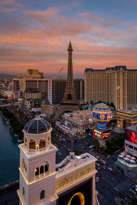 Las Vegas Sunset, Aesthetic Las Vegas, Scenery Night, Vegas Sunset, Sky Scenery, Usa Wallpaper, Las Vegas Vacation, Las Vegas City, Vegas Vacation