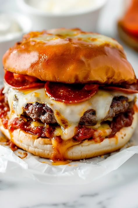 These pizza burgers are the ultimate mashup! Between the juicy beef, melty cheese, and spicy pepperoni, they're impossible to top! Burgers For Dinner, Grown Up Snacks, Breakfast Burgers Ideas, Small Supper Ideas, Pizza Burger Sliders, Bbq Food Ideas Meat, English Muffin Burger, Cheese Burger Ideas, Burgers And Sandwiches