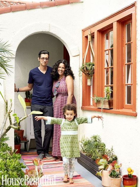 Justina Blakeney Jungalow Justina Blakeney Jungalow, Jungalow Decor, California Cottage, The Jungalow, Breakfast Room Green, Peach Walls, House Beautiful Magazine, Justina Blakeney, Jungalow Style