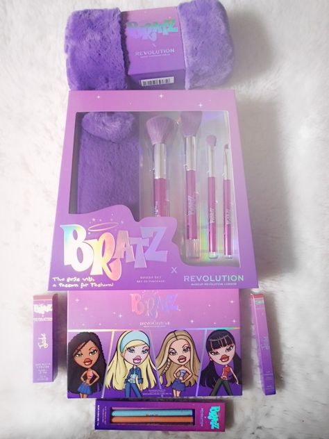 Spongebob And Sandy, Bratz Makeup, Makeup Ulta, 21st Bday Ideas, Baby Birthday Invitations, Brat Doll, 5th Birthday Party Ideas, Makeup Pallets, Makeup Accesories