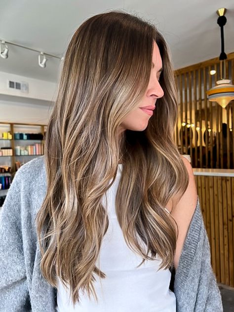 Brunette Smudge Root, Blonde Hair Roots Growing Out, Highlights With Root Smudge Brunette, Smudge Root Bronde, Shadow Root Bronde Balayage, Root Smudge Dark Blonde, Root Shadow Brunette, Balayage With Root Smudge, Root Smudge Brunette