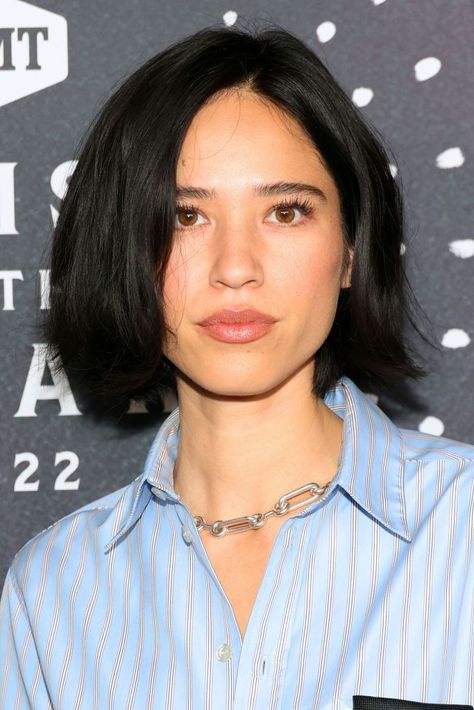 Kelsey Chow, Kelsey Asbille, Grown Out Pixie, Chin Hair, Lainey Wilson, French Bob, Human Sculpture, Black Bob, Red Carpet Outfits