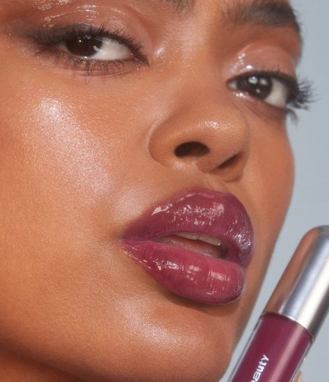 shade: juicebox  02_a deep, punchy berry Berry Lip Makeup Look, Berry Makeup Look, Megan Fox Blonde, Berry Lips Makeup, Berry Lip Gloss, Berry Makeup, Plum Lips, Lip Shades, Tinted Gloss