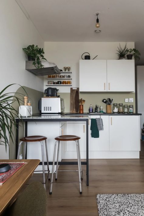 Studio Apartment Tour, Student Kitchen, Tiny Studio Apartments, Studio Apartment Living, Round Marble Dining Table, Student Apartment, Deco Studio, Small Studio Apartment, Studio Apartment Ideas