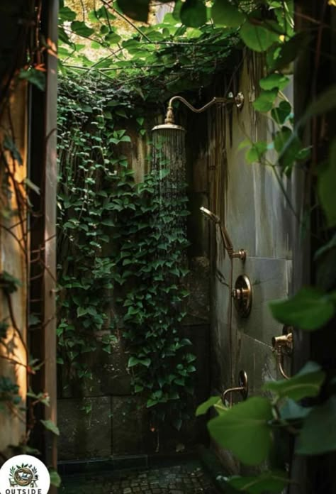 Outdoor Shower In Garden, Bathroom Outdoor Ideas, Rainforest Shower Ideas, Outdoor Shower Tub Ideas, Outdoor Shower Cabin, Outdoor Shower Garden, Outdoor Shower Under Deck, Hidden Garden Secret Places, Garden Showers Outdoor