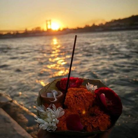 Chhath Puja Aesthetic, Haridwar Snapchat Story, Pooja Aesthetic, Jai Surya Dev, Chaat Puja, Sanatan Aesthetic, Puja Aesthetic, Chath Pooja Image, Chath Puja