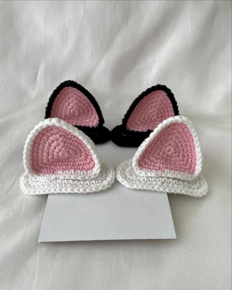 Crochet Cat Ear Hairclip 🐈🎀 You can order from the link in bio / Bio’daki linkten sipariş verebilirsiniz.✨ #crochethairclip #örgütoka #handmadehairaccessories #handmadewithlove #hairclip Cat Ears Crochet, Hair Clips Design, Crochet Hair Clips, Handmade Hair Accessories, Cat Ear, Crochet Hair, Crochet Cat, Crochet Hair Styles, Cute Crochet