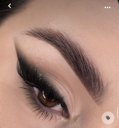 Prom Smokey Eye, Aesthetic Makeup Wallpaper, Soft Pink Makeup, Black Makeup Looks, Dewy Makeup Tutorial, Black Smokey Eye Makeup, Makeup Wallpaper, Wallpaper Makeup, Black Eye Makeup