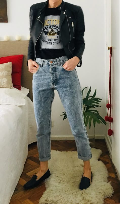 Grunge In Your 30s, Style In Your 40s For Women Edgy, Rocker Office Outfit, Grunge Outfits Work, What To Wear To Hair Salon Outfit, Business Grunge Outfits, Office Grunge Outfit, Punk Office Outfit, Edgy Work Outfits Women