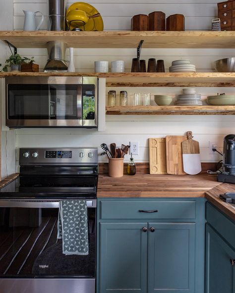 Cozy cabin corners in the woods 🌲 #cabinrentals #homerenovation #cabinliving #cabininthewoods #cabininspo #cabindecor Small Log Cabin Homes Interior, Mountain Cabin Kitchen, Inexpensive Cabin, Cheap Cabins, Cute Cabins, Small Entry, Cabin Interior Design, Cabin Inspiration, Guest Cabin