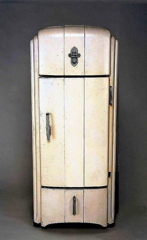 Art Deco | 1934 Art Deco Shelvador Refrigerator. | Facebook Art Deco Appliances, Old Fashioned Refrigerator, Kitchen Vintage Modern, Antique Refrigerator, Vintage Kitchen Appliances, Vintage Fridge, Art Deco Ideas, Vintage Refrigerator, Art Deco Kitchen