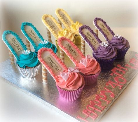 Stiletto Cupcakes, High Heel Cupcakes, Shoe Cupcakes, Fashion Cupcakes, Cupcake Cream, Teapot Cake, Decorações Com Comidas, Amazing Food Decoration, Cupcake Cake Designs