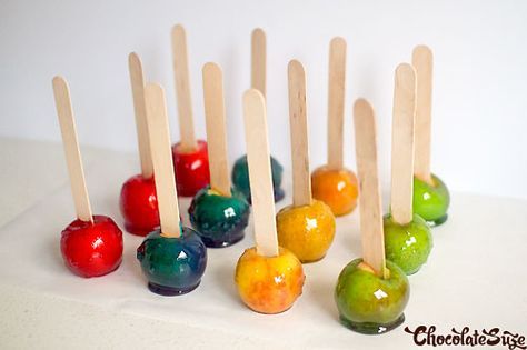 Super Easy Toffee Apples - you can find these tiny apples at an ethnic/Asian supermarket with fresh produce. Mini Toffee Apples, Candy Dips, Toffee Apples, Easy Toffee, Covered Apples, Cake Stall, Melon Baller, Sydney Food, Toffee Apple