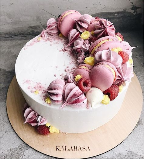 Macaron Cake, A Birthday Cake, Birthday Cake Decorating, Drip Cakes, Fancy Cakes, Buttercream Cake, Cake Decor, Pretty Cakes, Creative Cakes