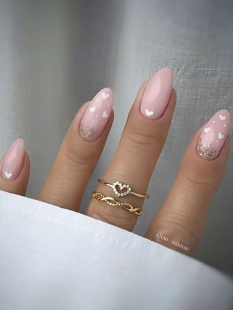 Nude-pink nail designs with hearts and glitter for Valentine's Day Minimal Nail, White Rings, February Nails, Minimal Nails, Casual Nails, Girly Acrylic Nails, Almond Nails Designs, Almond Acrylic Nails, Nail Style