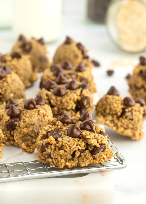 4-Ingredient Steel Cut Oat Cookies - The BakerMama Oatmeal Cookies Chocolate Chip, Steel Cut Oat Muffins, Steel Cut Oatmeal Cookies, Oatmeal Cookies Chocolate, Oats Snack, Oatmeal Protein Cookies, Healthy Oat Cookies, Oat Chocolate Chip Cookies, Low Carb Oatmeal