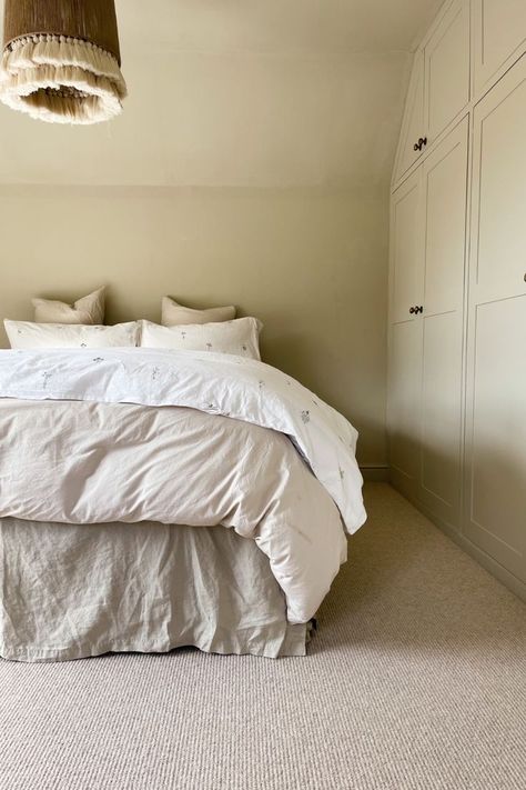 A warm neutral bedroom with built in cupboards and a large comfy bed. Featuring Cormar Carpet's Malabar Two Fold carpet in the colour Balm. Bedroom Ideas Soft, Wool Loop Carpet, Loop Carpet, Neutral Carpet, Neutral Bedrooms, Neutral Bedding, Cosy Bedroom, Timeless Decor, Neutral Bedroom